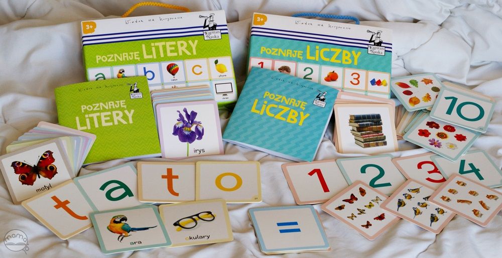 Dzieci poznają litery i liczby.